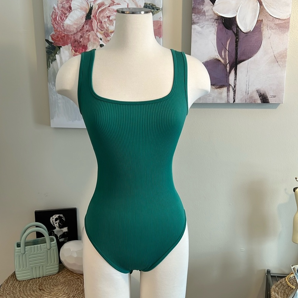 MRIGNT Women’s Bodysuit Size Small